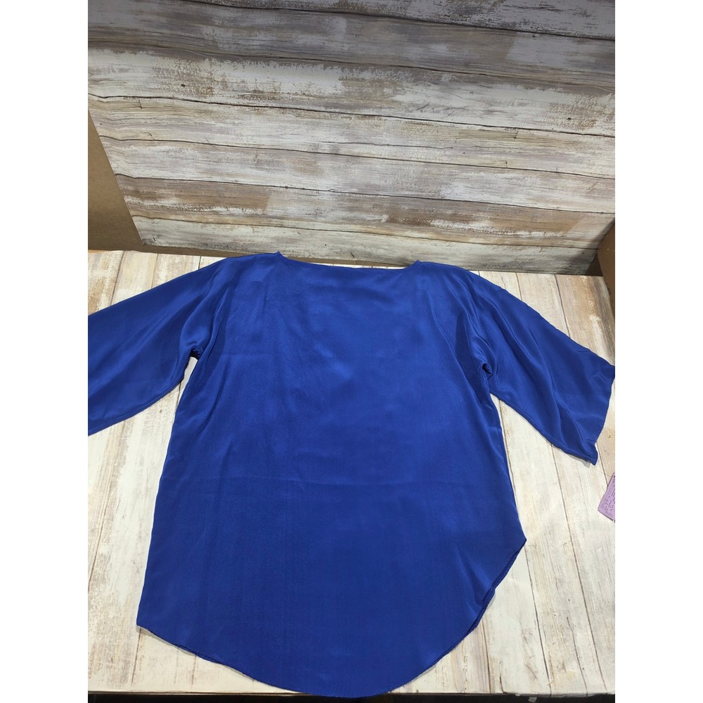 Nicole Ltd Chicago Deep Blue Blouse Saks Fifth Avenue Size 4 Style 3235
100 silk